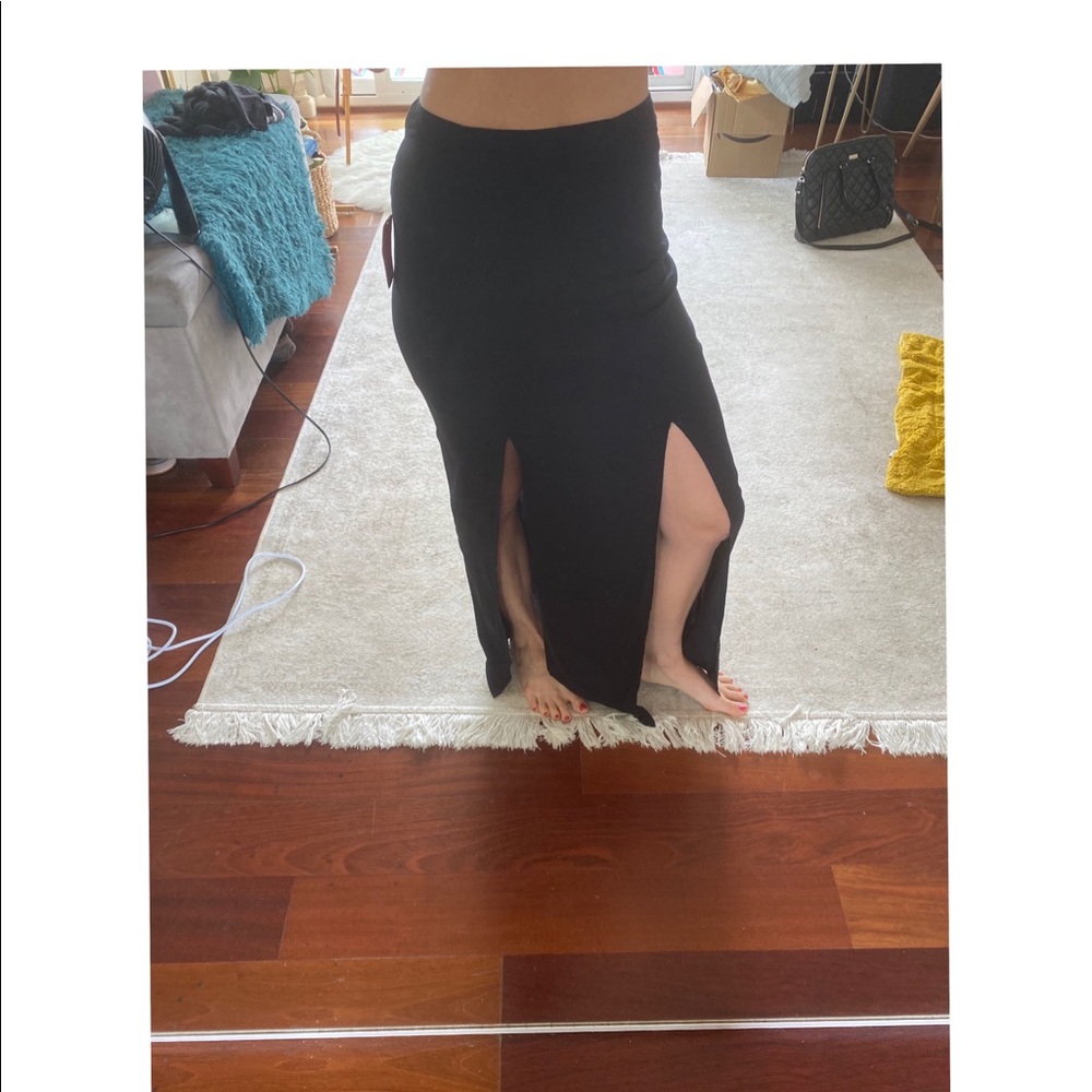 Black skirt with slits